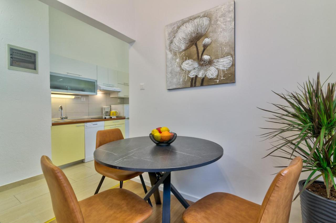 Apartments Bobinac Сень Екстер'єр фото